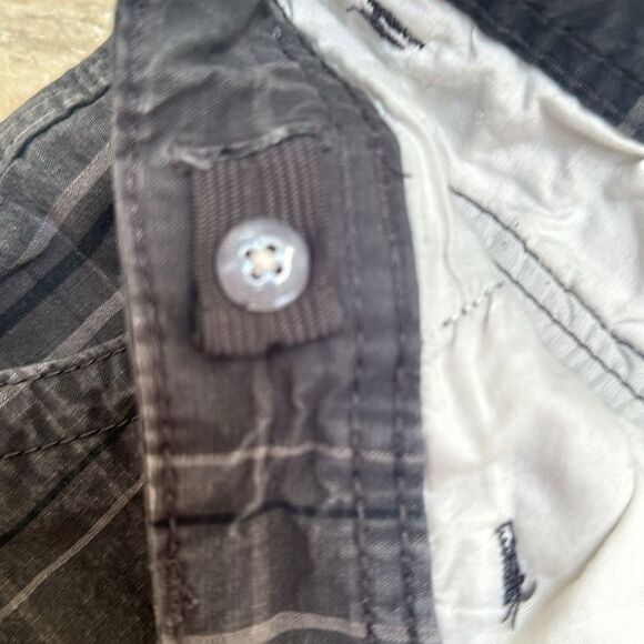 Urban Pipeline boys gray plaid cargo shorts – size 16 regular - Picture 5 of 6